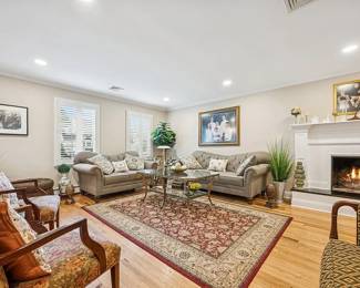 LIGHTLY USED QUALITY LIVING ROOM