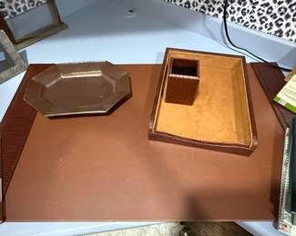 Desk set
