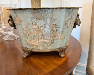 Footed ceramic centerpiece