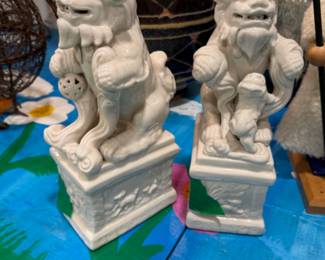 Foo dogs