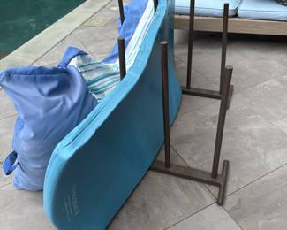 Pool float stand