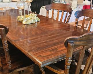 Dining Room table with 6 chairs