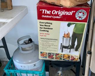 Outdoor cooker, single outdoor burner, pot