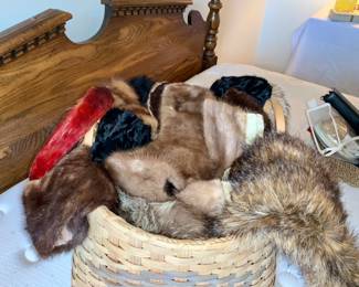 Vintage, Fur, Fur accessories, Fur hats, Fur Collars, Fur scarfs 
