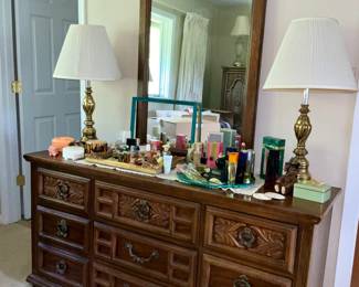 vintage, dresser w/ mirror, brass lamps, 