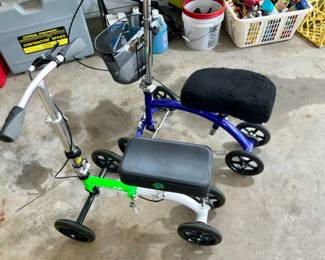 Handicap equipment, steerable knee scooters 