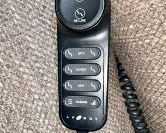 La Z Boy, Recliner, lift chair, massage and heat, like new 