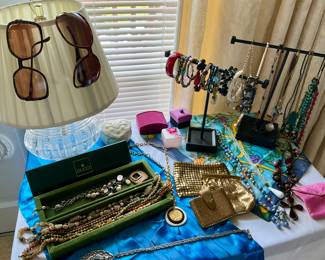 Women's, Accessories, purses, costume jewelry, hats, 