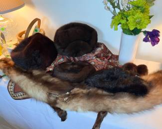 Vintage, Fur, Fur accessories, Fur hats, Fur Collars, Fur scarfs 