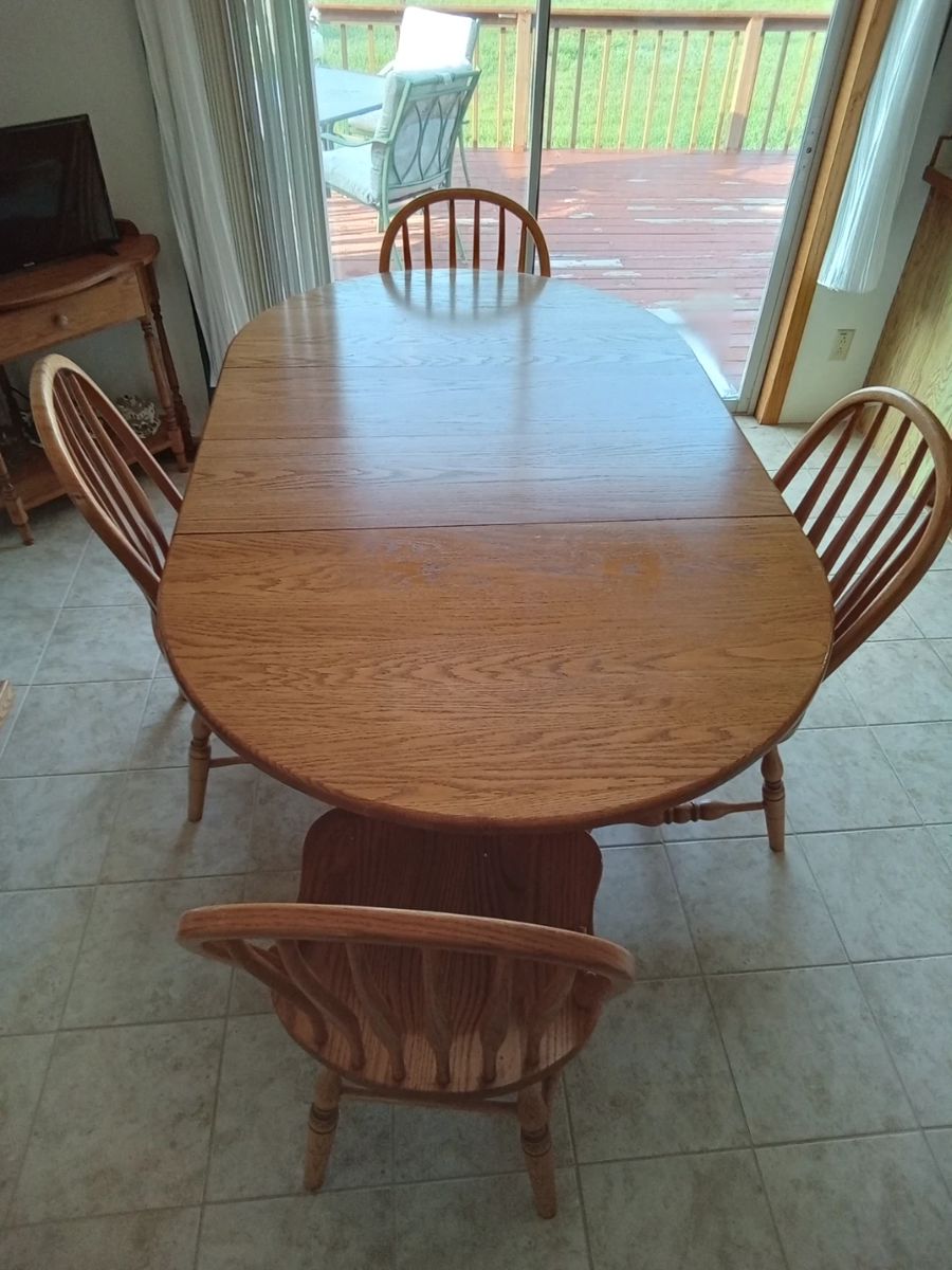 Dining Table with leaves and 4 chairs