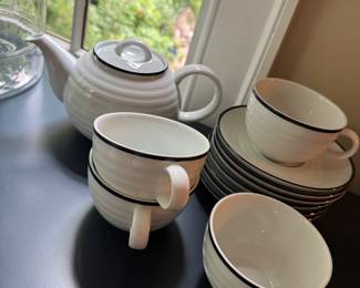 Crate & barrel tea set