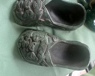 Jade carved child shoes
