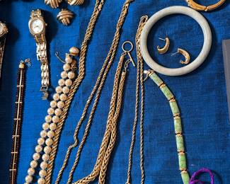14K gold chains, Chinese jade bracelets and other fine pieces