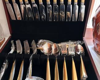 Wallace gold tone flatware set for 12