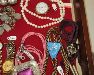 Assorted jewelry