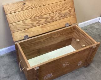 WOOD WESTERN TOY CHEST w ROPE HANDLES NO SHIPPING PICKUP ONLY