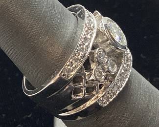 14KT WHITE GOLD DIAMOND RING, SIZE 5, 1.00ct TOTAL DIAMONDS, 9.7g TOTAL WEIGHT, GGA APPRAISAL $10,270.00