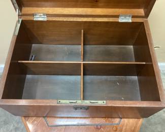 VTG. WOOD KEEPSAKE BOX TOP NAME ENGRAVED PLAQUE NO SHIPPING PICKUP ONLY