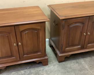 PAIR OF 2 DOOR TRADITIONAL STYLE END TABLES NO SHIPPING PICKUP ONLY
