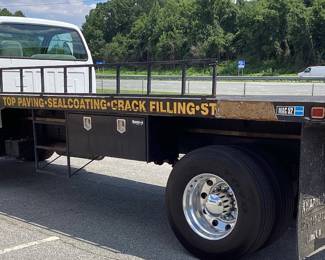 2002 Ford F-650 XL VIN: 3fdnf65852ma28779 Miles: 82,446 Engine: 5.9L CUMMINS DIESEL Color: WHITE 2002 FORD SUPER DUTY F-650 REGULAR CAB XL FLATBED w 5.9L CUMMINS DIESEL ENGINE, 24 VALVE, GVWR 26,000lbs, STRAIGHT FRAME, TIRES ARE 90% w TREAD, AIR CONDITIONER NEEDS CHARGING, FUEL GAUGE NEEDS REPAIR