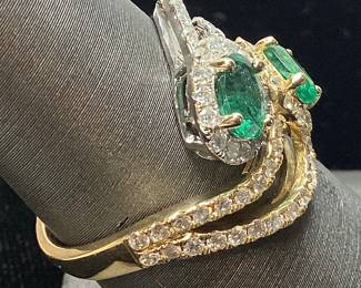 18KT WHITE & YELLOW GOLD EMERALD & DIAMOND RING SIZE 7.25, 1.01cts EMERALDS, 0.86cts DIAMONDS, 5.8g TOTAL WEIGHT, IAS APPRAISAL $ 4,790.00