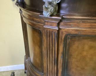 THOMASVILLE FURNITURE ERNEST HEMINGWAY EDITION TROPHY HOME BAR, SAFARI ANIMAL MOUNTS, LIBATIONS CABINET & DRAWERS, CURVED FOOT STAND BAR, NO SHIPPING PICKUP ONLY