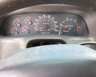 2002 Ford F-650 XL VIN: 3fdnf65852ma28779 Miles: 82,446 Engine: 5.9L CUMMINS DIESEL Color: WHITE 2002 FORD SUPER DUTY F-650 REGULAR CAB XL FLATBED w 5.9L CUMMINS DIESEL ENGINE, 24 VALVE, GVWR 26,000lbs, STRAIGHT FRAME, TIRES ARE 90% w TREAD, AIR CONDITIONER NEEDS CHARGING, FUEL GAUGE NEEDS REPAIR