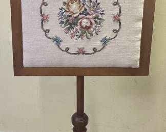 SLIDE SCREEN ON STAND, 48in H NO SHIPPING PICKUP ONLY