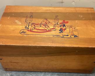 VTG. WOOD WESTERN TOY CHEST NO SHIPPING PICKUP ONLY
