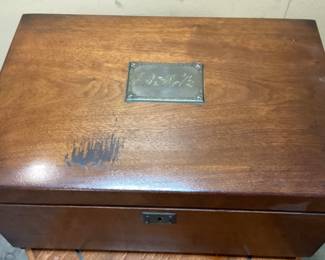 VTG. WOOD KEEPSAKE BOX TOP NAME ENGRAVED PLAQUE NO SHIPPING PICKUP ONLY