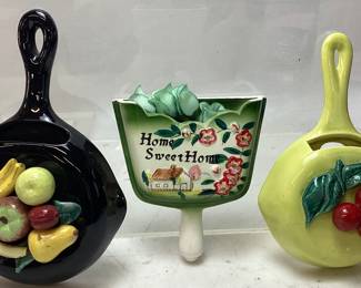(3) VTG. WALL POCKET PLANTERS, FRUIT DECORATED FRYING PANS & HOME SWEET HOME DUST PAN