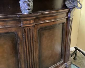 THOMASVILLE FURNITURE ERNEST HEMINGWAY EDITION TROPHY HOME BAR, SAFARI ANIMAL MOUNTS, LIBATIONS CABINET & DRAWERS, CURVED FOOT STAND BAR, NO SHIPPING PICKUP ONLY