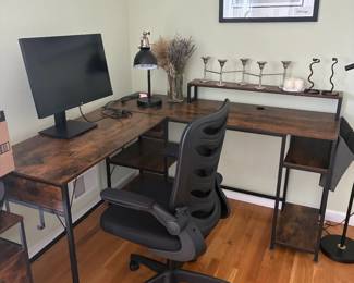 Modern corner office with chair and lamp $150