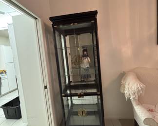 Oriental style curio cabinet $100.00