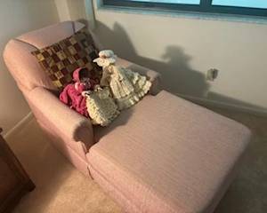 Beautiful chaise lounge in excellent condition $100.00