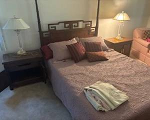 Thomasville bedroom set in excellent condition $500.00