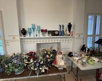 Artificial flower arrangements, assortment of vases, tea pots, dolls and lamps