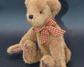 Boyd's Bear with jointed arms and legs