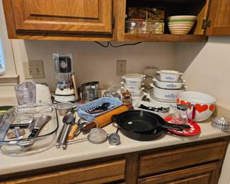Corning, cast Iron, Midcentury Bowl Set