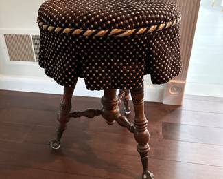 Antique piano stoo