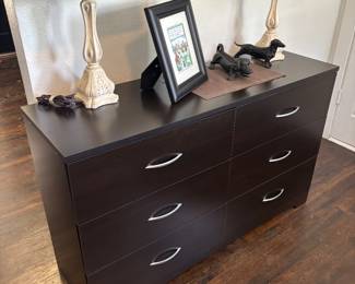 Dresser plus lamps