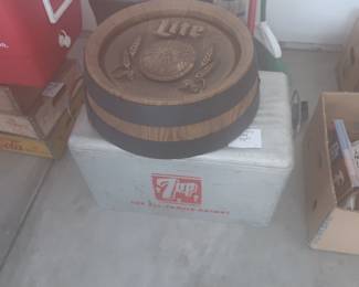 beer  sign, 7 up  cooler