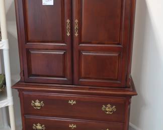 Lexington  armoire