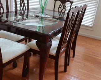 Another  view  of  dinette  set.