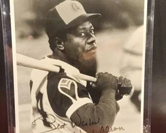 HANK AARON AUTOGRAPHED 8X10 PHOTO