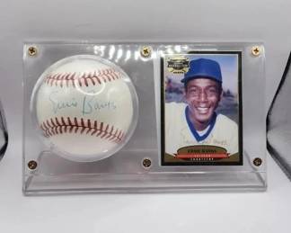 ERNIE BANKS SIGNED BASEBALL AND CARD WITH C.O.A.