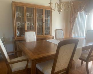 Beautiful dining room table with 6 chairs and display cabinet $600 for the set.
