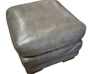 3438 - Leather Italia Leather Ottoman 17 x 26 x 22