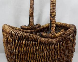 920 - Wicker Basket 22x11x16