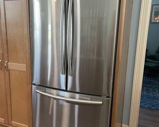 SAMSUNG REFRIGERATOR